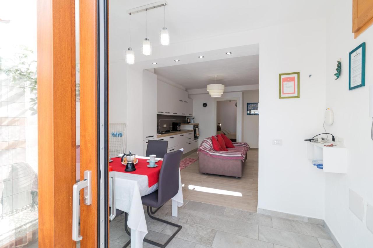 Purple Flower Suite Apartment Cala Gonone Exterior photo